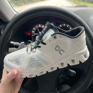 Brand new ON Clouds size 6.5